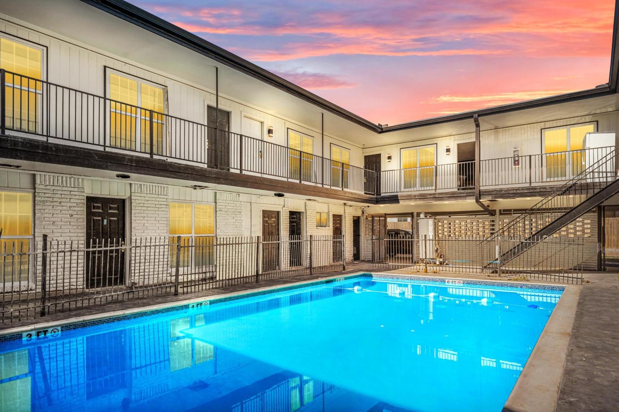 Apartmán Warm Heights 2Br With Pool & Free Parking Houston Exteriér fotografie